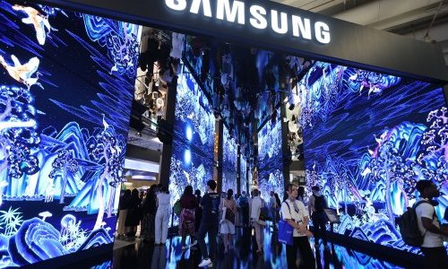 Cosmetics and artificial intelligence: beauty in the algorithmic age