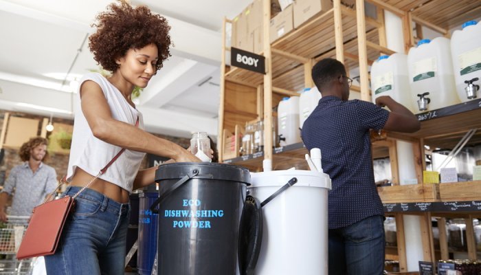 Zéro-déchet : La beauté s'emballe pour le vrac et la recharge