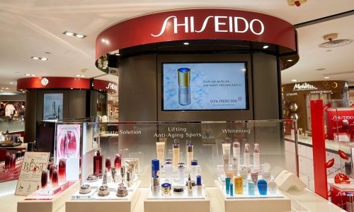 Shiseido renoue avec les bénéfices au premier semestre malgré la Chine