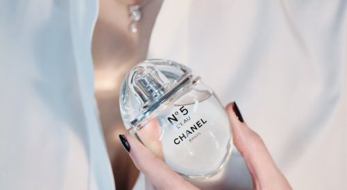 Chanel redesigns the bottle of N°5 L'Eau, for a limited edition
