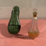 Flacon de parfum avec étui, 1ère moitié du XVIIIe siècle, cristal, feuille d'or, peuplier, roussette Versailles, collection particulière