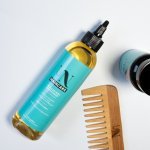 In Haircare propose à ce jour des compléments alimentaires dédiés à la pousse des cheveux, ainsi qu'une huile soin fortifiante et un sérum détoxifiant et fortifiant pour le cuir chevelu (Photo : In Haircare)
