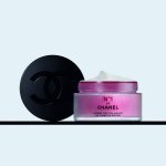 The new-generation lid of the N°1 de Chanel Cream is made of 90% bio based materials from renewable resources.