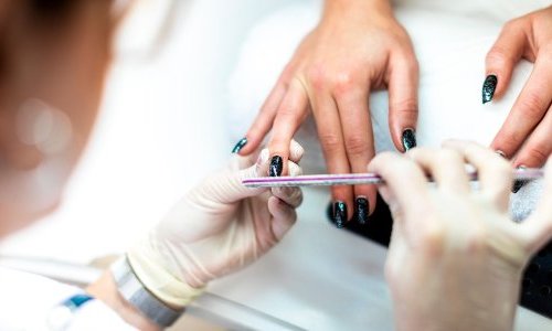 Boosté par les réseaux sociaux, le nail art attire les entrepreneuses françaises