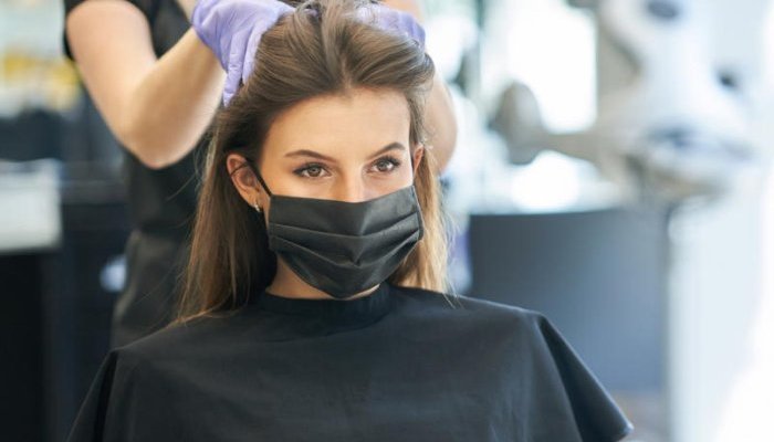 L'efficacité du masque en salon de coiffure démontrée par hasard