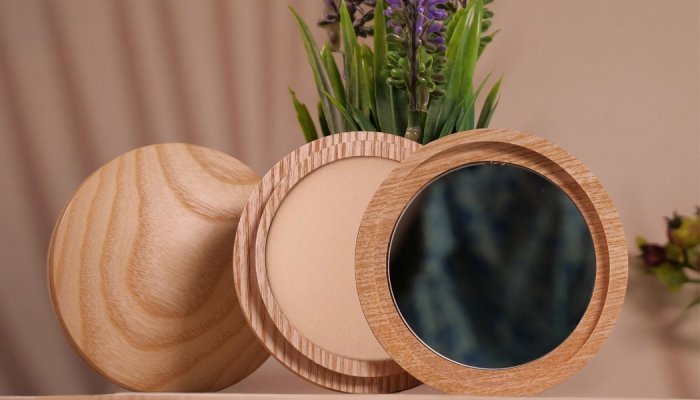 Idol Woodacity Solo Twist: a Refillable and ergonomic compact by Quadpack