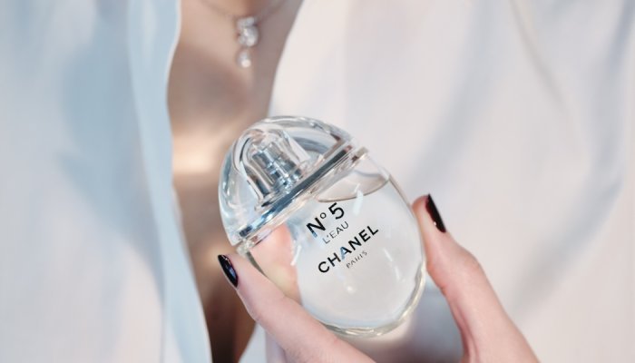 Chanel redesigns the bottle of N°5 L'Eau, for a limited edition