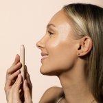Schwan Cosmetics combine maquillage et soin avec le nouveau Glowy Blur Stick (Photo : Schwan Cosmetics)