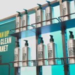 The Body Shop offre depuis 2021 la possibilité de recharger shampoings et gels douche en boutique, dans des dizaines de pays, une offre récemment étendue au maquillage. (Photo : © Courtesy of The Body Shop)