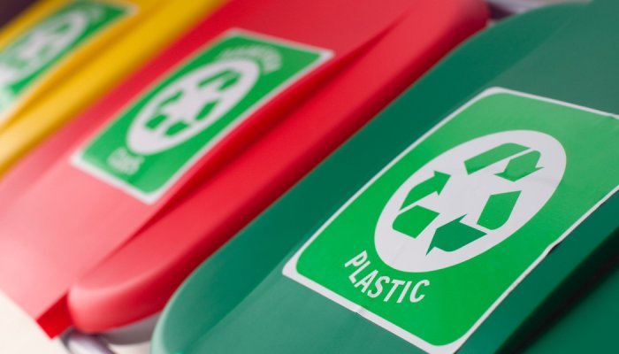 Taxer ou interdire : contre les déchets plastiques les États tâtonnent
