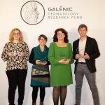 Galénic Dermatology Research Fund - Lauréats 2023 de gauche à droite : Elodie Labit ; Muriel Cario André ; Corinne Leprince ; Jérôme Lamartine représentant Fabien Chevalier (Photo : © Galénic)