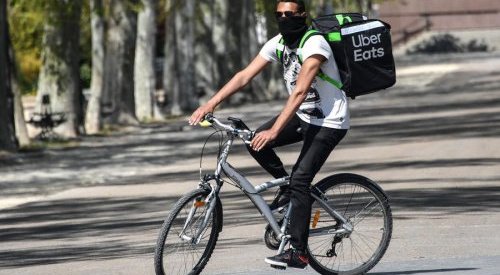 Estée Lauder s'associe à Uber Eats pour la livraison de cosmétiques