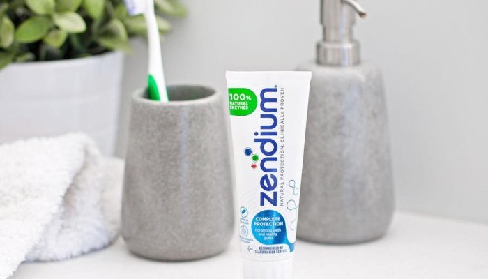 Zendium élimine les étuis de ses dentifrices et choisit des tubes plus durables