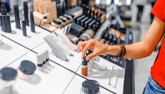 French exports of perfumes and cosmetic products continue to soar
